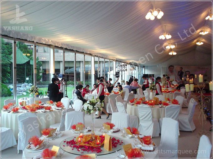 明確なガラス壁が付いている350 乗りの結婚披露宴の玄関ひさしの宴会のテントの使用料